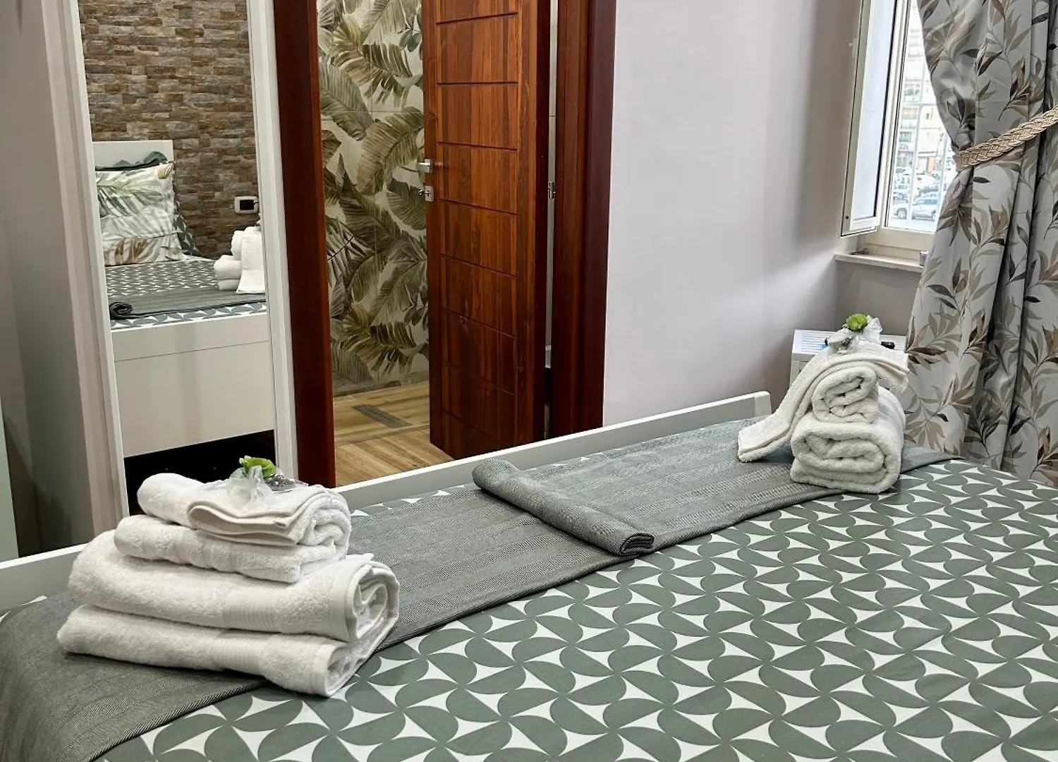 Guest house Le Stanze Di Megaride Hotel Naples Italy